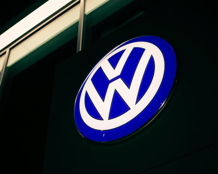Volkswagen выплатит компенсацию 110 тысячам клиентов, у которых «украла» автомобили из-за финансовых трудностей / Автомобили, транспорт и аксессуары / iXBT Live